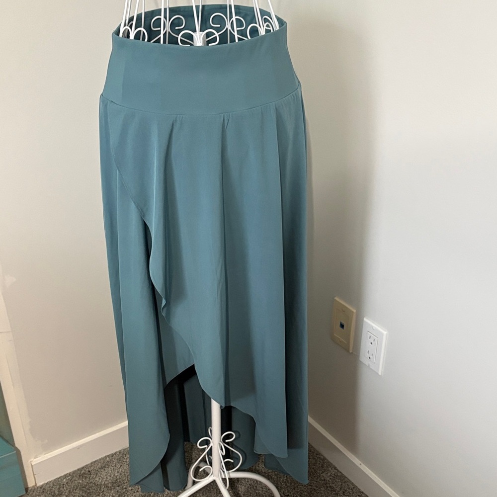 HALARA Teal High-Low Skirt